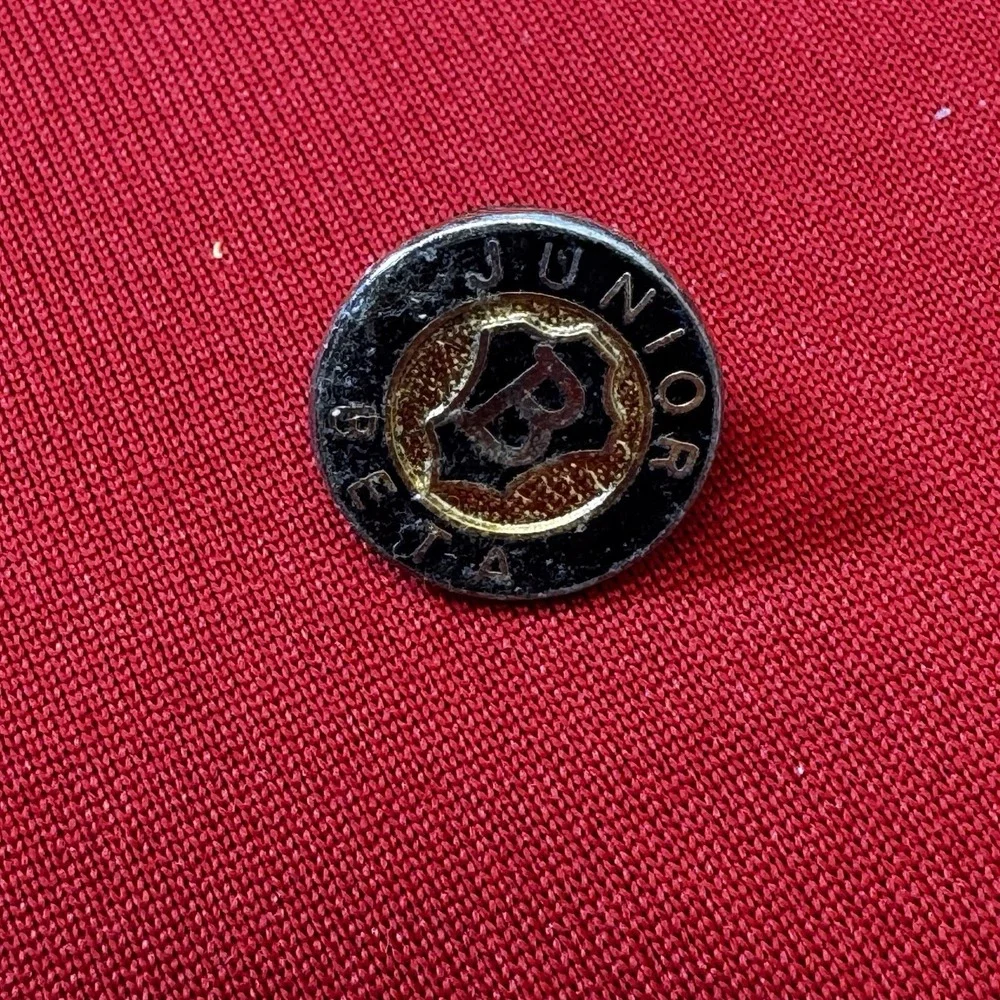 Vintage National Junior Beta Club Black‎ & Gold Round Membership Lapel Pin